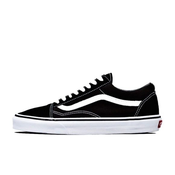 Vans Shoes - NEW! Vans Old Skool Sneakers